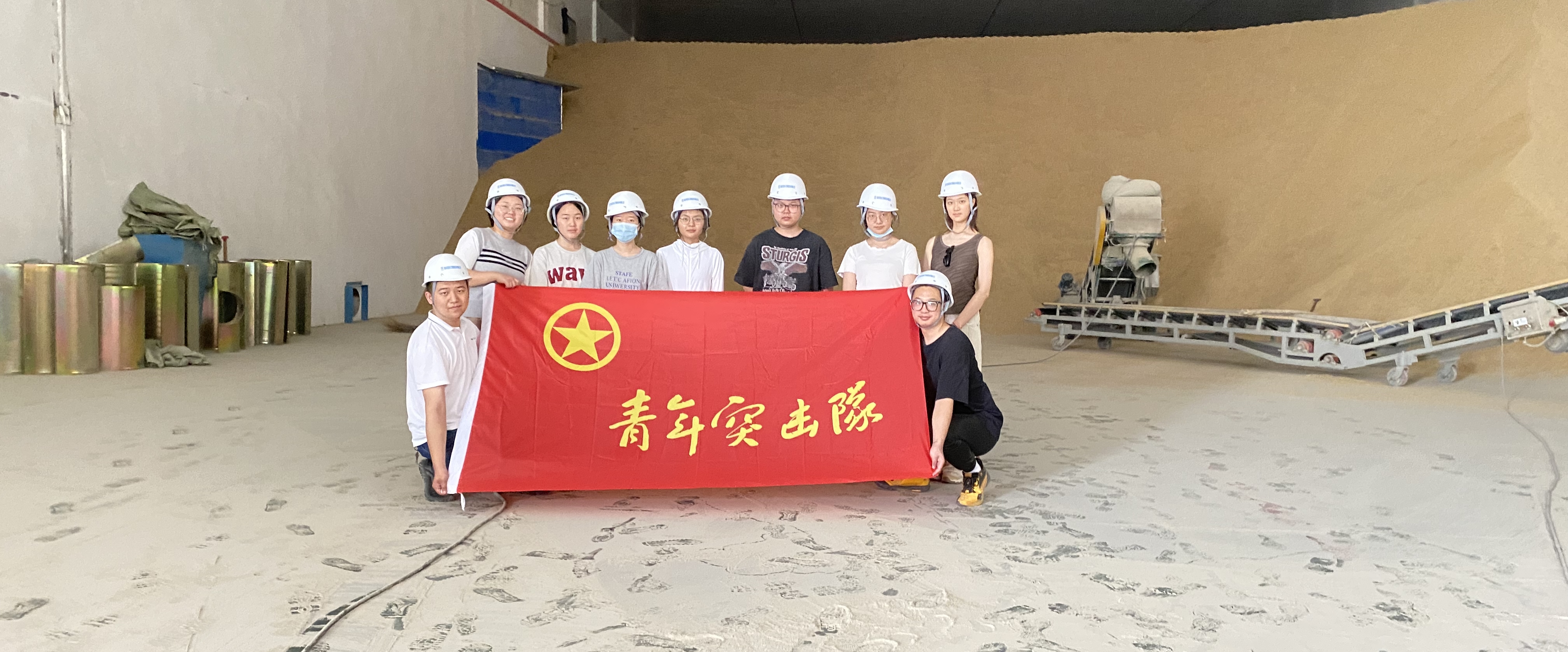 1省粮油集团荆州公司青年突击队助力夏粮收购.jpg 凯旋娱乐网